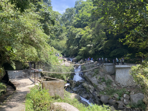《十八份水圳步道 × 草山觀瀑吊橋 × 大屯瀑布 × 小隱潭瀑布｜陽明山夏日消暑健行》