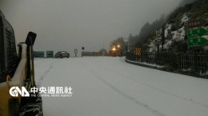 【新聞】冷氣團持續發威 合歡山積雪10公分