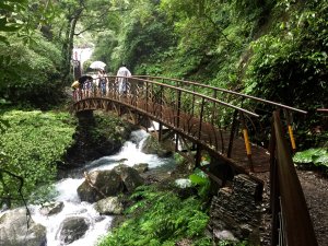 雨中的浪漫 - 漫步宜蘭冬山新寮瀑布