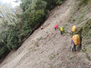 八通關越道路 之 大水窟山屋~塔達芬營地