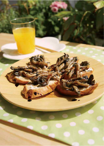 【書摘】《超簡單！露營野趣料理100道》－蘑菇可士丁尼烤麵包