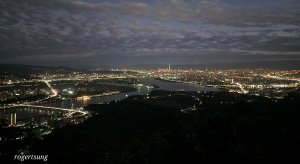 占山觀景台欣賞無盡夜色