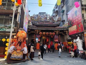 《艋舺龍山寺→青山宮→華西街觀光夜市→龍山國小》人是故鄉親 💕 月是故鄉明 🌝