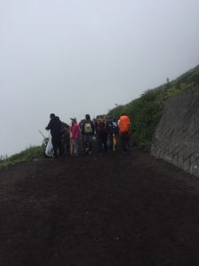 2017雨中的富士山