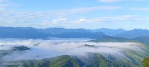 二格山的藍天綠地雲海流瀑+日出火燒雲，和可愛小孫女一樣永遠看不膩 !