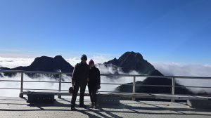 玉山的紅衣女孩