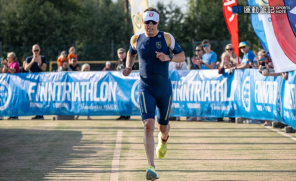 【話題】芬蘭最速總統！Alexander Stubb 在半程鐵人賽中以 1:04:19 拿下第二名