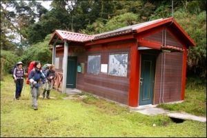 抱崖山屋