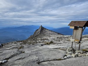 京那巴魯山 (Mount Kinabalu): 一生只爬一次的神山