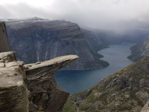 挪威三奇岩之Trolltunga (惡魔之舌、山妖之舌)