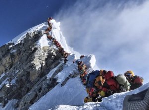 【新聞】尼泊爾擬修規定防聖母峰山難 遭批恐成效不彰