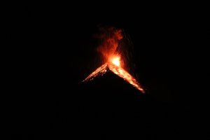瓜地馬拉爬火山-- 阿卡特南戈火山