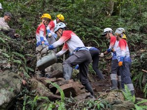 公私協力手作八仙山步道 就地取材打造自然安全的登山環境