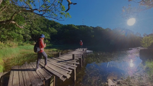 新山夢湖：波光粼粼的夢湖+站立新山眺望七星山+如銀背猩猩的金剛岩