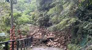 【路況】滿月圓國家森林遊樂區步道邊坡崩塌，自即日起緊急休園