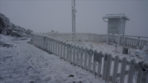 【公告】玉山主峰12月20日清晨下雪步道結冰山友上山需備雪地裝備