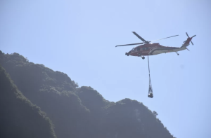 【步道資訊】花蓮大同大禮部落道路被震垮 直升機運怪手上山清落石