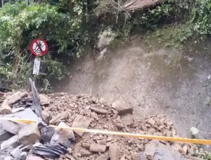 【新聞】受連日雨勢影響 烏來台車1k+200上邊坡土石崩落 今(5/8)起台車停駛