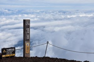 之字路走到昏頭的富士山--吉田路線