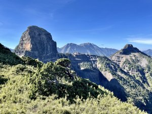 驚艷之旅~大小霸群峰