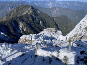 【新聞】排雲山莊至主峰頂結冰情形嚴重，無充足裝備及經驗者切勿貿然前往