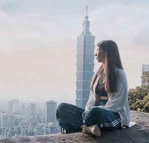 來到網紅景點，象山，拇指山