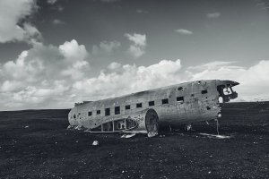 冰島飛機殘骸｜北歐物哀之美｜見證滄海歲月的軍用 C-47 運輸機