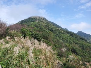 山尖古道，三層橋，基隆山，水圳道，無言山丘，黃金瀑布瀑頂，廉洞國小