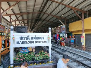 泰國-美功鐵道市集