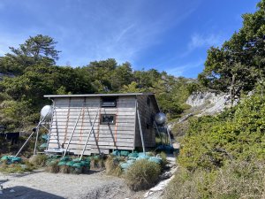 廣寒宮，奇萊東稜途中大理石山屋