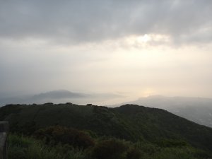 面天山一日遊，眺望北市的河海疆界