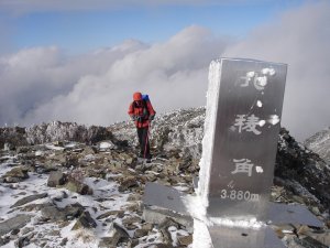 【書摘】《山行。台灣百岳》－聖稜之巔傲雪凌霜