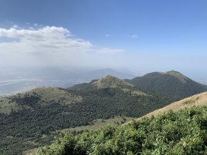 2023-11-18 陽明山東西大縱走-興福寮-向天山-面天山-大屯西峰-南峰-大屯主峰-百拉卡人車分道-小油坑山-七星山主峰-東峰-冷水坑-雞心崙