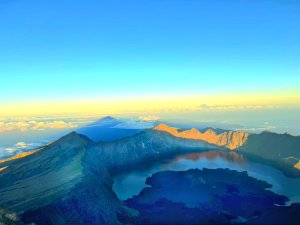 全球最美火山之一 ～ 林賈尼火山 Mount Rinjani