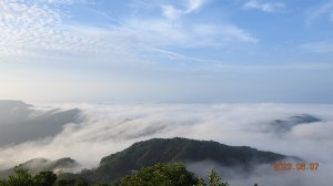 [縮時攝影雲山水] 二格山日出火燒雲&藍天版月亮雲海+雲瀑6/7