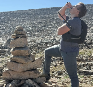 美國護理師遭登山杖貫穿！為什麼登山杖能刺穿人體？原來杖尖比你想像更危險