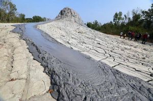 【高雄】雞冠山(金山)、新養女湖、烏山頂泥火山