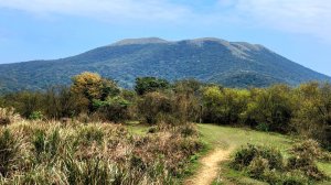 全台唯一完整錐狀火山，直擊遠古火山口，出發吧！磺嘴山，連走翠翠谷