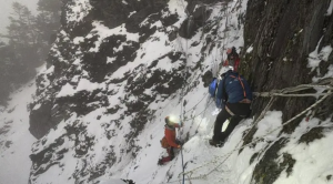 【新聞】女山友烏拉孟斷崖罹難 家屬捐消防警備車感謝「最艱難救援」