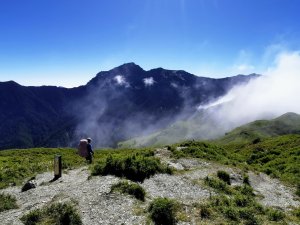 越過神秘詭譎的奇萊山，夜以繼日的去探訪我們所遺落的太魯閣大山