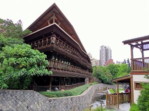 人文薈萃的北投公園、圖書館、溫泉博物館