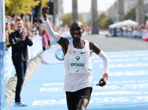 【柏林馬封王】Eliud Kipchoge打破男子全馬世界紀錄