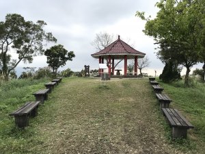 搭大眾運輸由大坪街登土庫岳