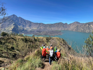 南半球最美的火山-印尼林賈尼火山主峰、二峰暨龍目島風情畫，含價格、獨包場路線與旅遊攻略