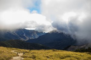 霧中的合歡東峰