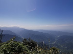 能與加里山互相對望的鵝公髻山