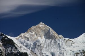 【世界山岳小檔案】14座八千巨峰介紹之5~馬卡魯峰，MAKALU
