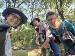 撿了一座「中正山北峰 」 2025 D0429 「草山觀瀑吊橋」→  猴崁古道 →  竹子湖吃土雞野菜 →  青峰步道→   中正山北峰  → 中正山 → 十八份登山口 → 小 9 公車站牌