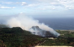 【新聞】綠島2530號保安林森林火災 空中及地面三維空間滅火部署 火災已控制熄滅