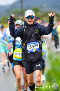 看看李佳龍的個人專頁